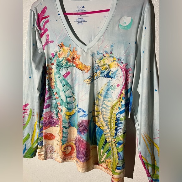 Art & Sol Seahorse design. Breathable Quickdry Top - Picture 3 of 9